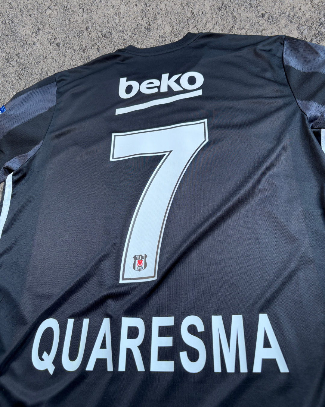 Besiktas Istanbul Trikot Auswärts Quaresma (L) Besiktas Istanbul Trikot Auswärts Quaresma (L)