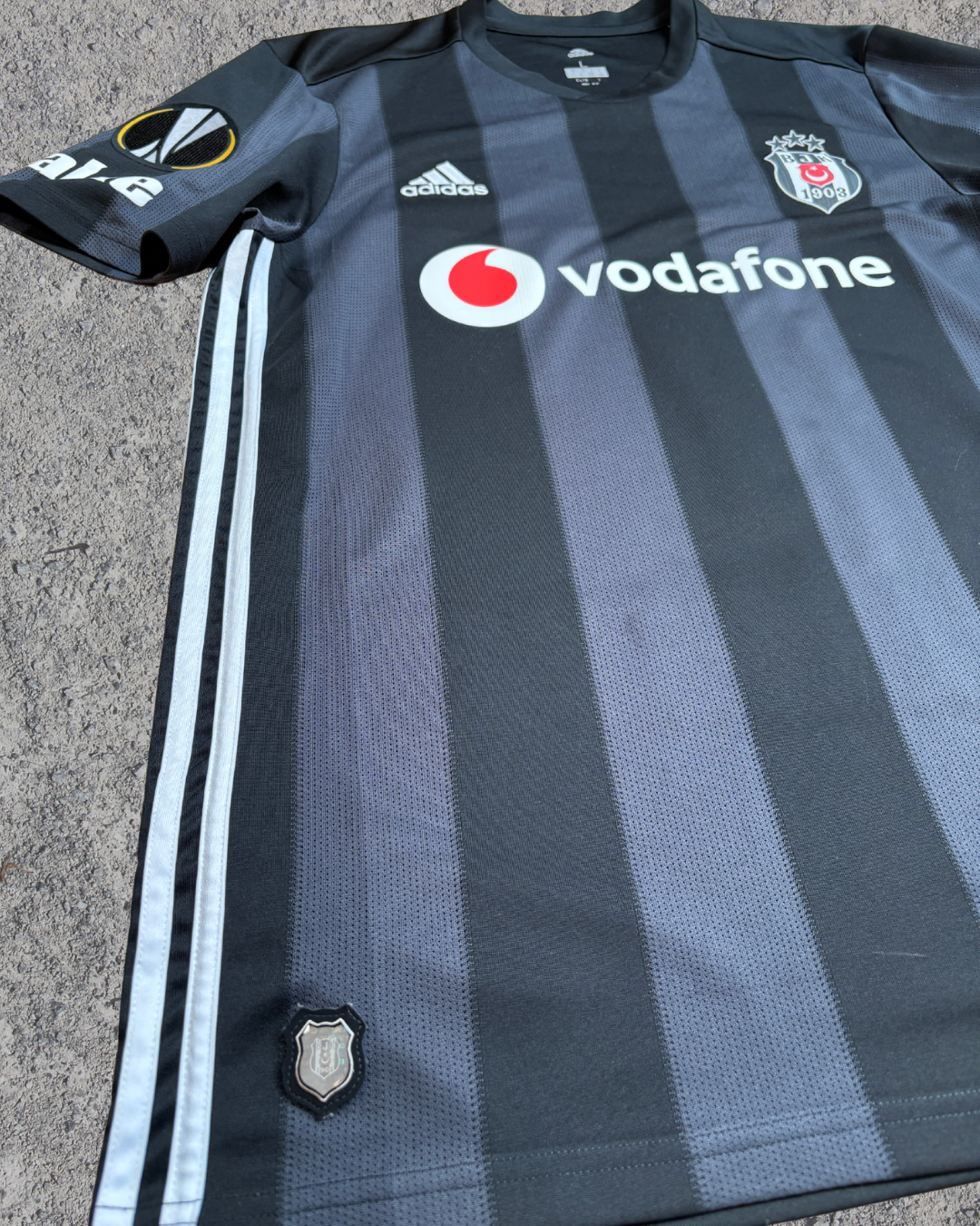 Besiktas Istanbul Trikot Auswärts Quaresma (L) Besiktas Istanbul Trikot Auswärts Quaresma (L)