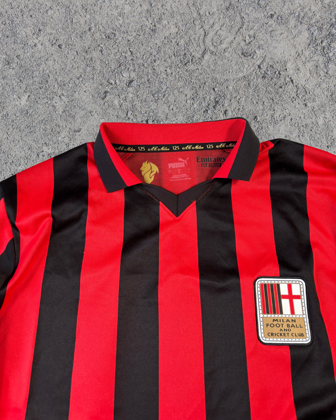 AC Milan Trikot 125 Jahre Jubiläum Rafael Leao (L)