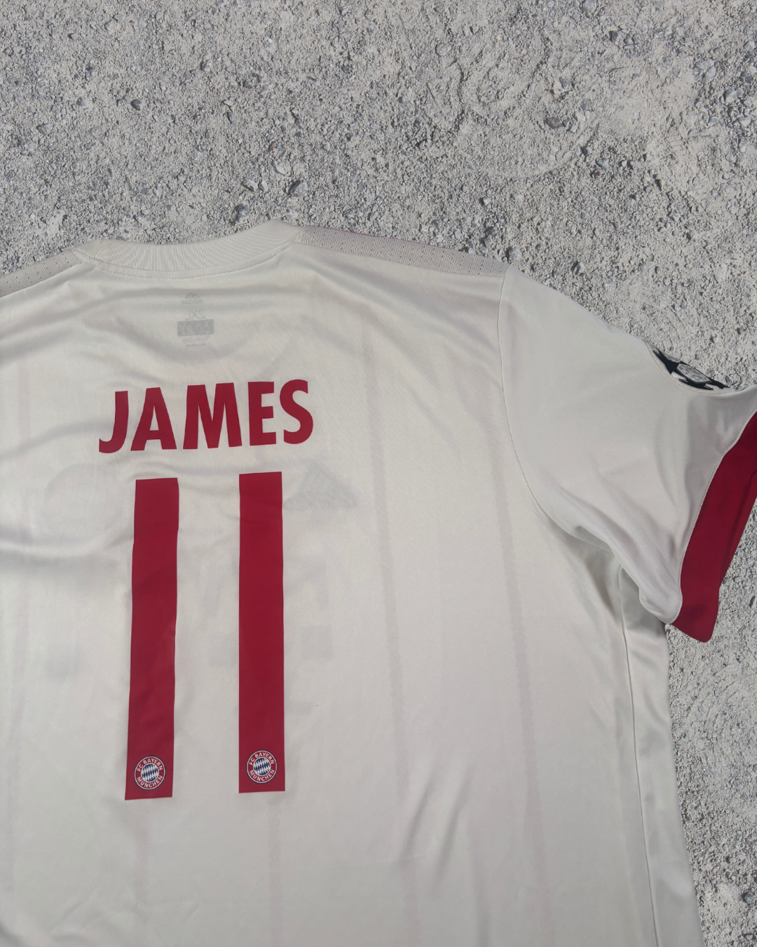 FC Bayern Trikot Drittes James (XXL) 