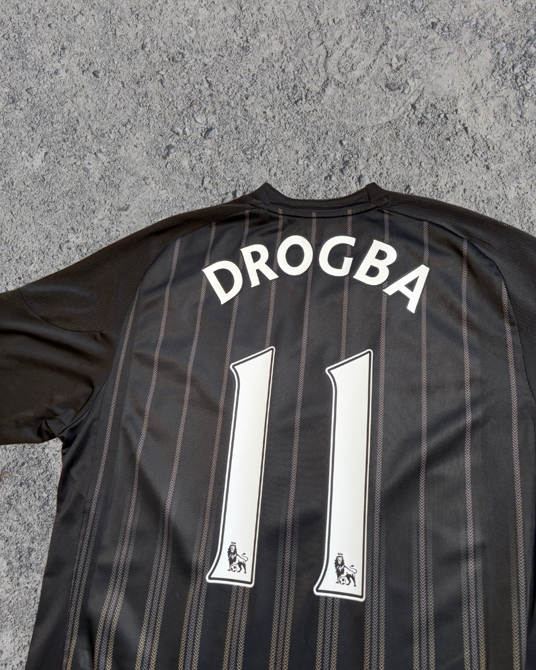 FC Chelsea Trikot Auswärts Drogba (XL) FC Chelsea Trikot Auswärts Drogba (XL)