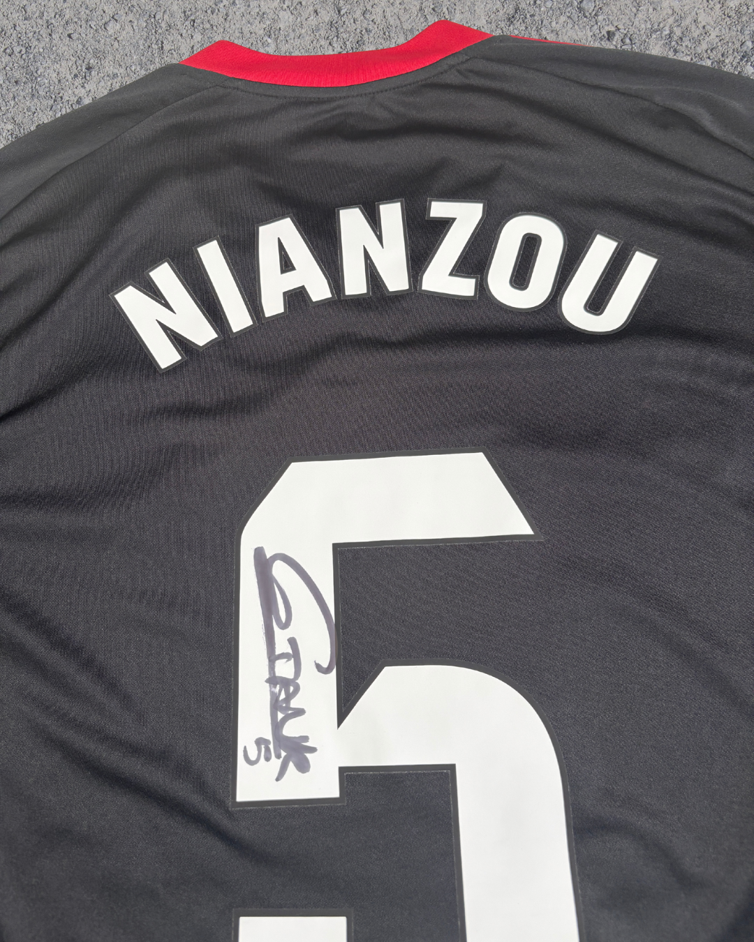 FC Sevilla Trikot Drittes Nianzu Signiert (L)