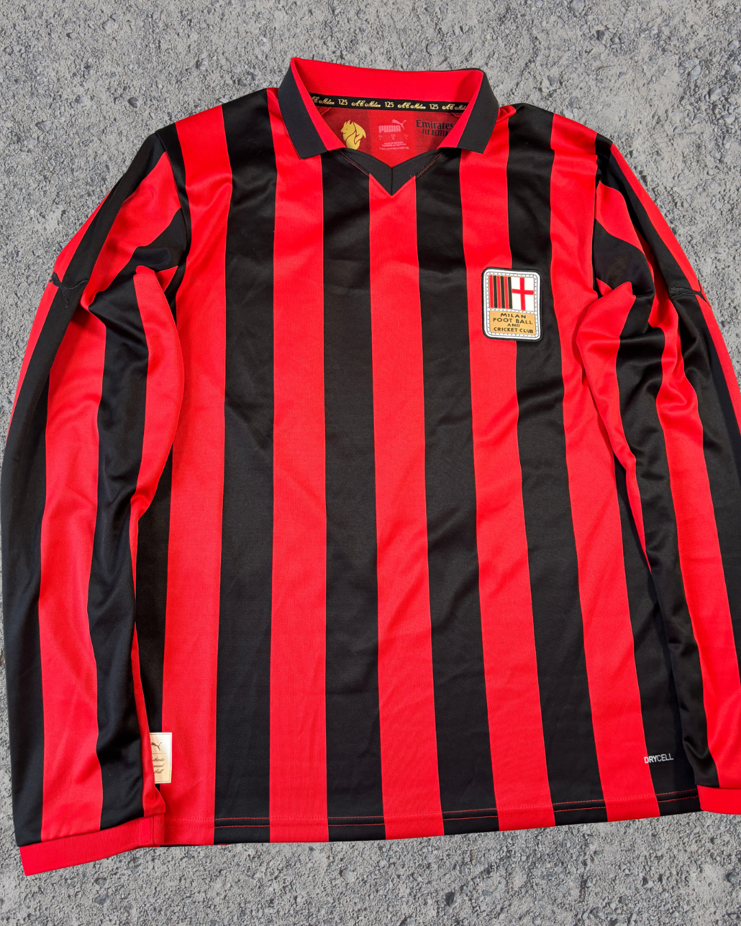 AC Milan Trikot 125 Jahre Jubiläum Rafael Leao (L)