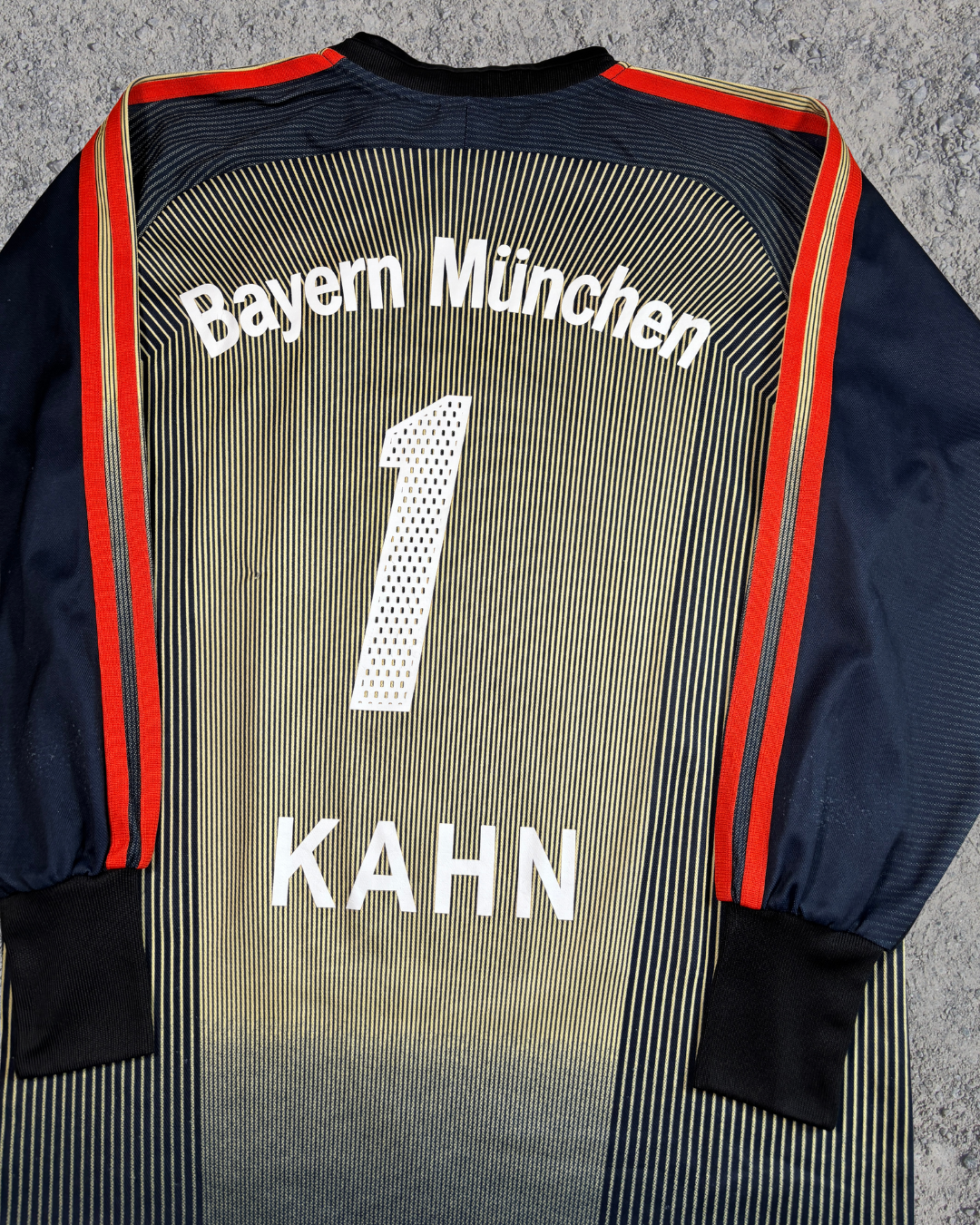 FC Bayern Trikot Torwart Kahn (S)