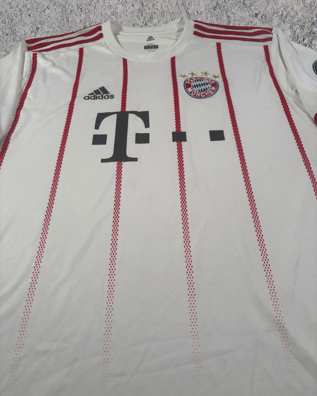 FC Bayern Trikot Drittes James (XXL) 