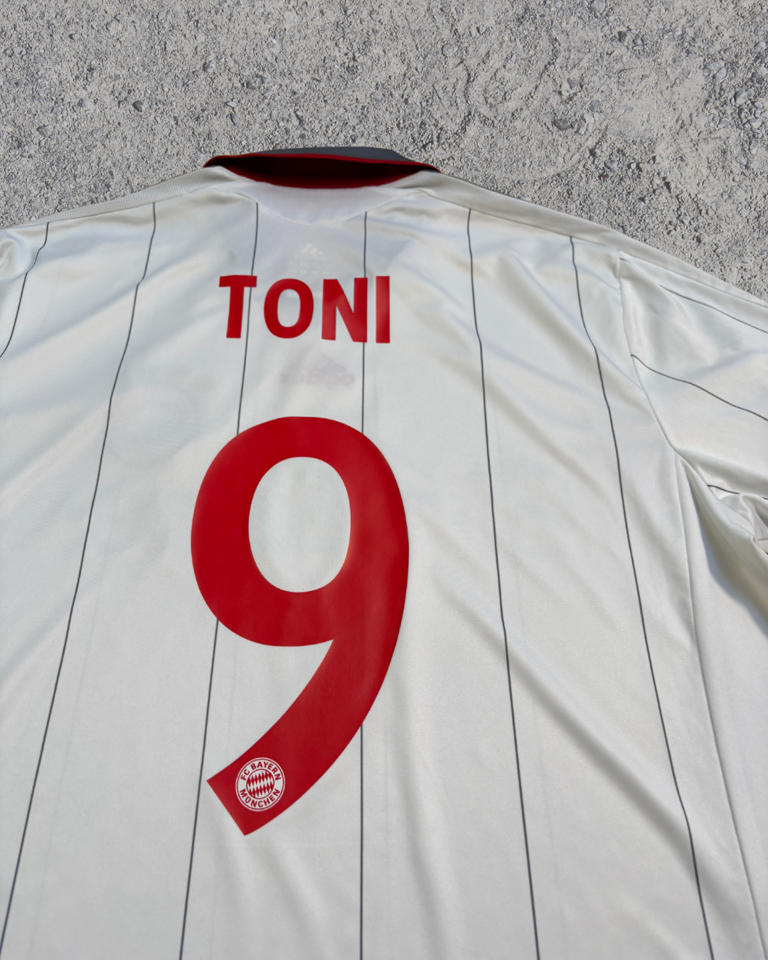 FC Bayern Trikot Drittes Toni (XL) FC Bayern Trikot Drittes Toni (XL)