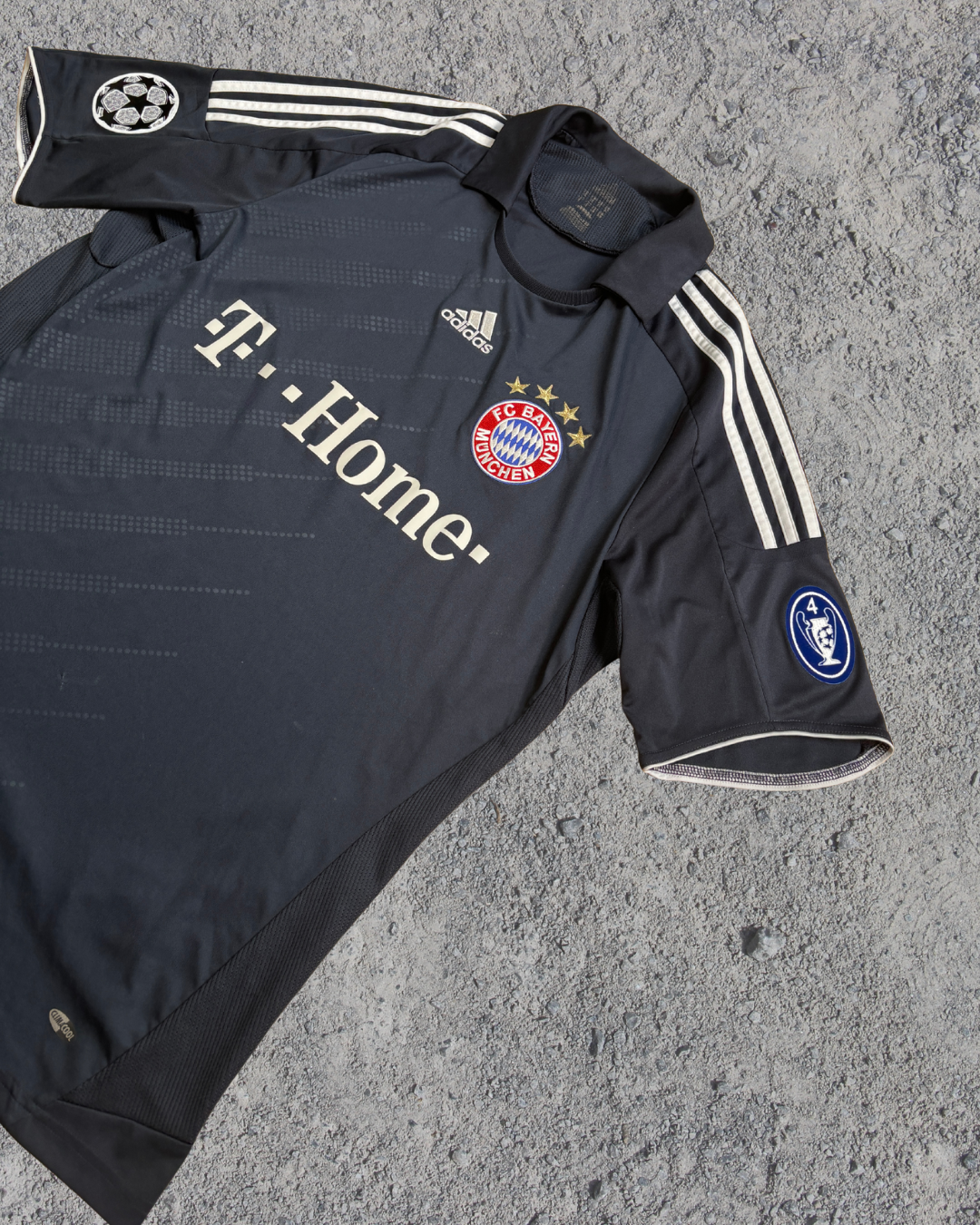 FC Bayern Trikot Auswärts Toni (XL) FC Bayern Trikot Auswärts Toni (XL)