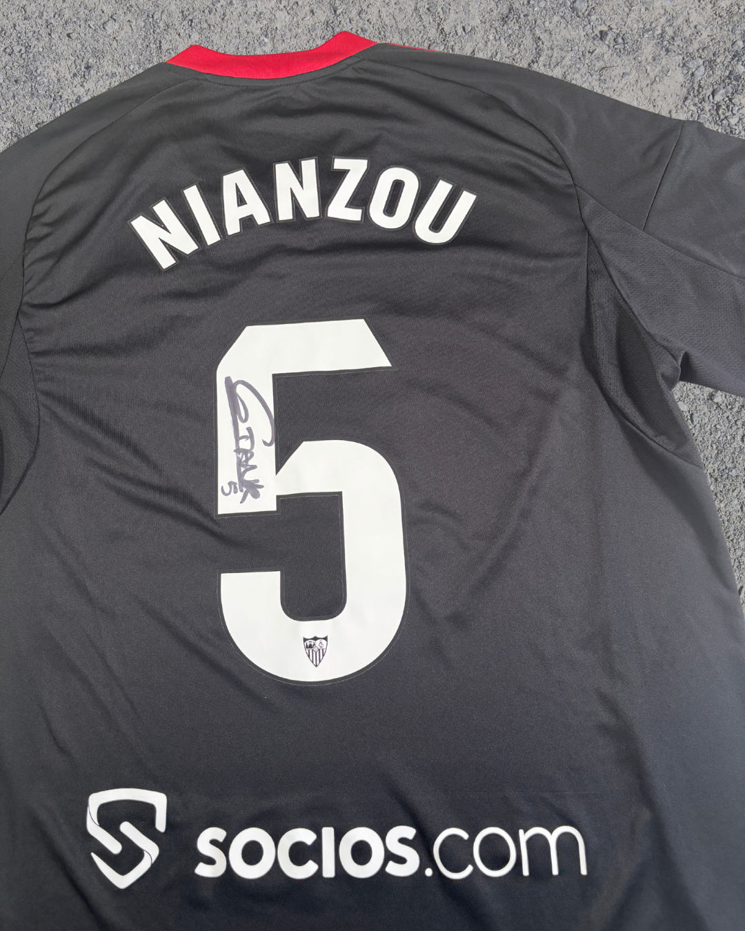 FC Sevilla Trikot Drittes Nianzu Signiert (L)