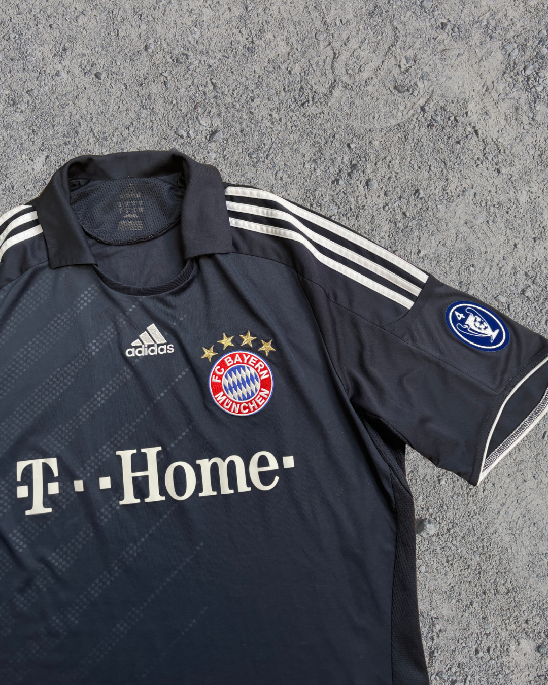 FC Bayern Trikot Auswärts Toni (XL) FC Bayern Trikot Auswärts Toni (XL)