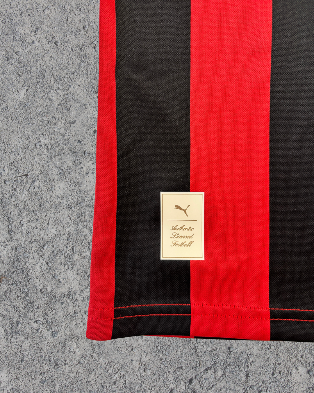 AC Milan Trikot 125 Jahre Jubiläum Rafael Leao (L)