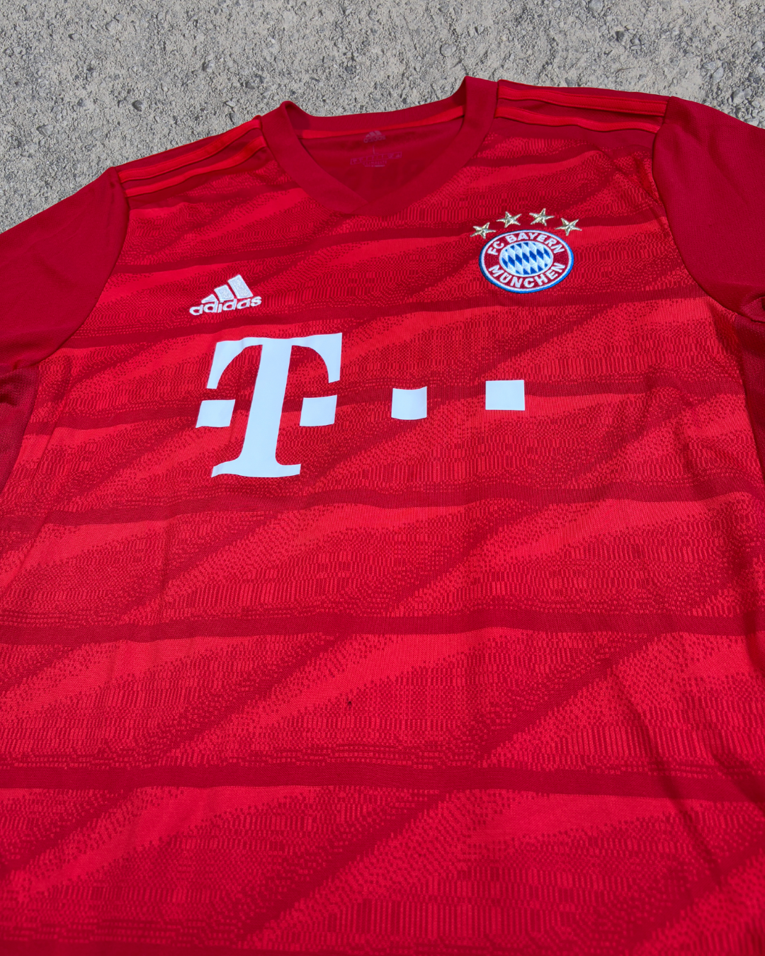 FC Bayern Trikot Robben Sondertrikot (L) FC Bayern Trikot Robben Sondertrikot (L)
