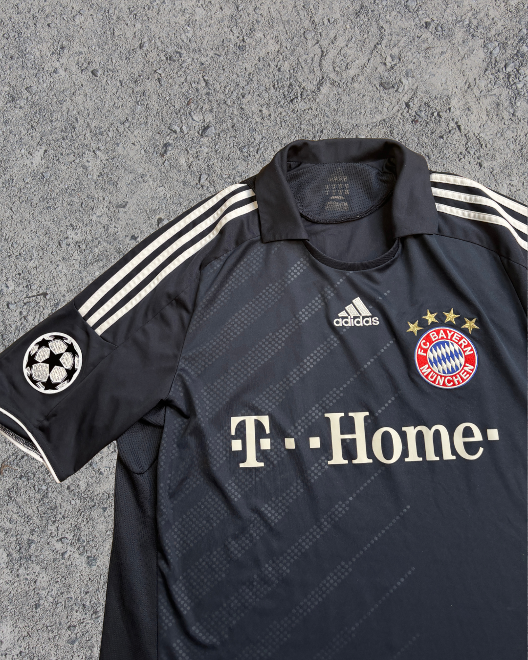 FC Bayern Trikot Auswärts Toni (XL) FC Bayern Trikot Auswärts Toni (XL)