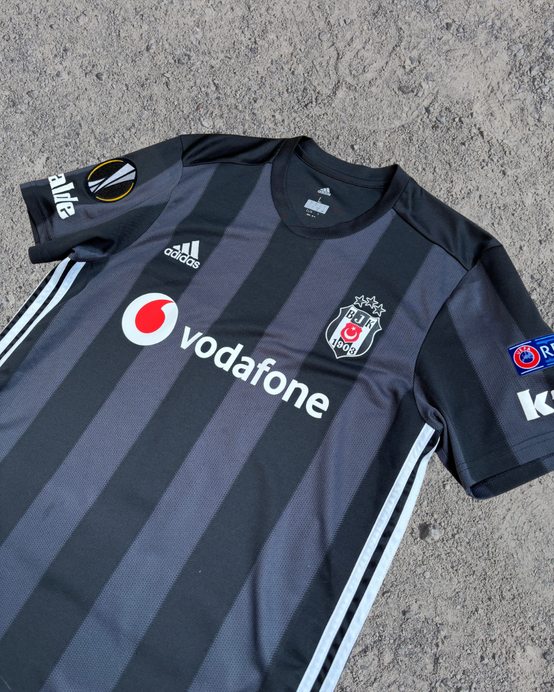 Besiktas Istanbul Trikot Auswärts Quaresma (L) Besiktas Istanbul Trikot Auswärts Quaresma (L)