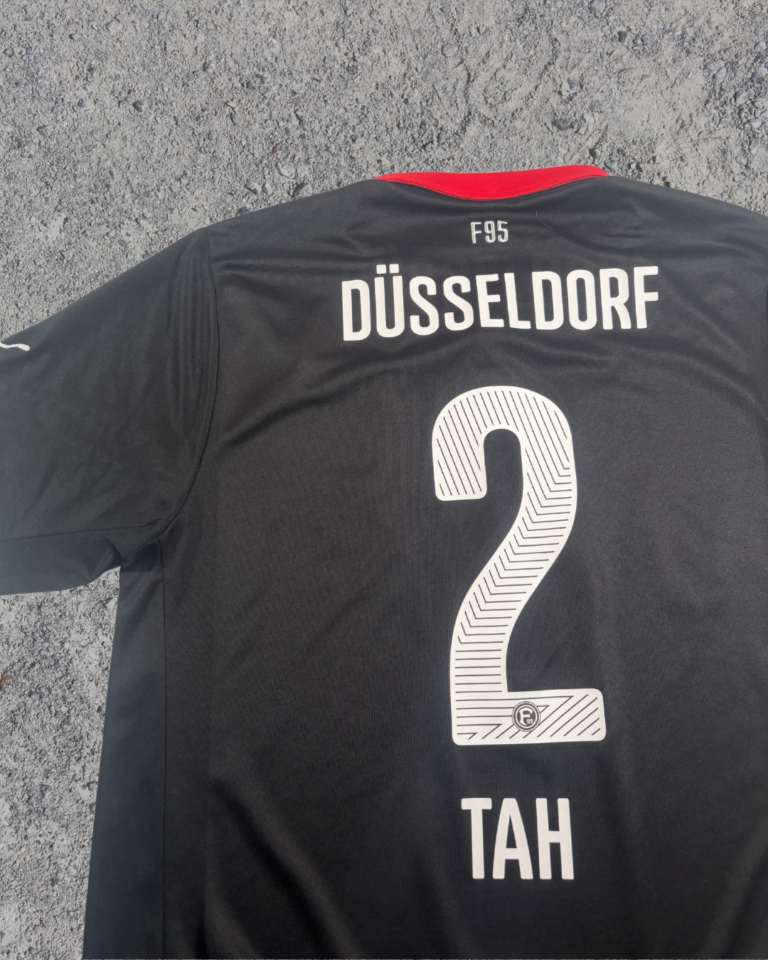 Fortuna Düsseldorf Trikot Auswärts Tah (L)